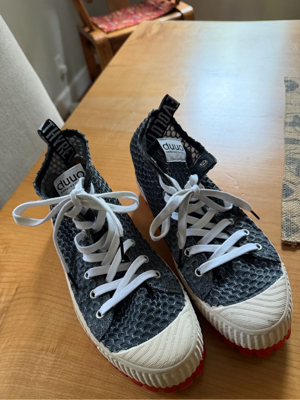 Women’s Black High-Top Sneakers with White Laces - Duuo Barcelona